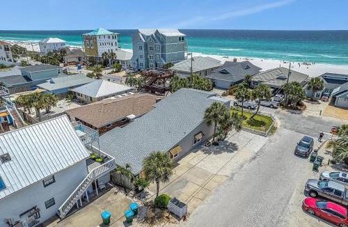 Crescent Beach House | Holiday House