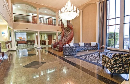 Lake Charles Hotel | Holiday Inn Express Hotel & Suites Lake Charles, an IHG Hotel