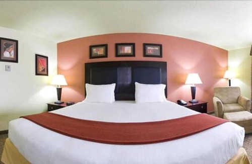 Alexandria Hotel | Holiday Inn Express & Suites Alexandria, an IHG Hotel