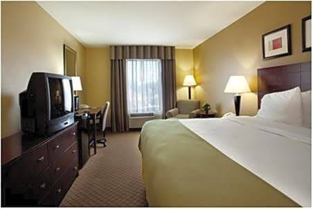 Milton Hotel | Holiday Inn Express Hotel & Suites Lafayette, an IHG Hotel