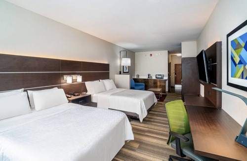 Winona Hotel | Holiday Inn Express and Suites Winona North by IHG