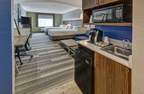 Corsicana Hotel | Holiday Inn Express Hotel & Suites Corsicana by IHG
