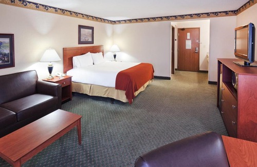 Lewisville Hotel | Holiday Inn Express Hotel & Suites Dallas Lewisville by IHG
