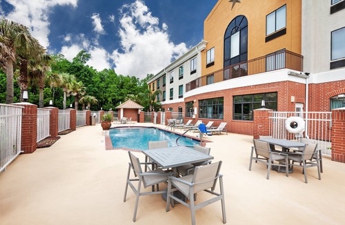 Orange Hotel | Holiday Inn Express Hotel & Suites Orange, an IHG Hotel