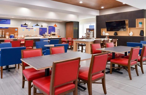 LaPlace Hotel | Holiday Inn Express Hotel & Suites La Place by IHG