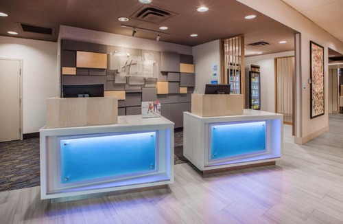 Canton Hotel | Holiday Inn Express Hotel & Suites Canton by IHG