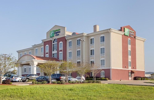 Byram Hotel | Holiday Inn Express Hotel & Suites Byram by IHG