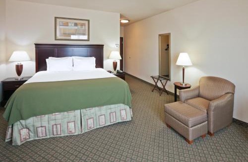 Corsicana Hotel | Holiday Inn Express Hotel and Suites Corsicana I-45 by IHG