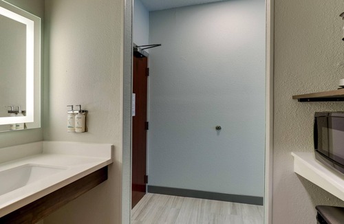 Kenner - Louis Armstrong International Airport Hotel | Holiday Inn Express Kenner - New Orleans Airport by IHG