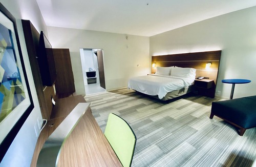 Pineville Hotel | Holiday Inn Express Pineville-Alexandria Area by IHG