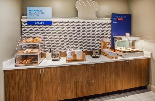 Pensacola Hotel | Holiday Inn Express & Suites Gulf Breeze - Pensacola Area by IHG