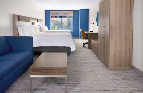 Calera Hotel | Holiday Inn Express & Suites Calera North by IHG