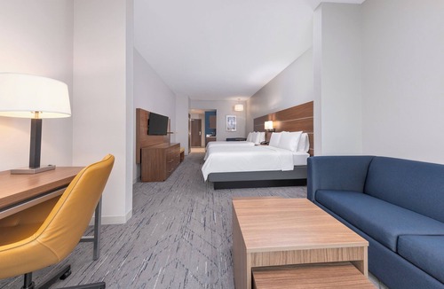 Braeswood Place Hotel | Holiday Inn Express & Suites Houston S - Medical Ctr Area by IHG