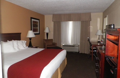 Forest Hotel | Holiday Inn Express & Suites Forest by IHG