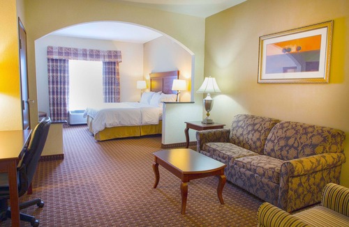 Center Hotel | Holiday Inn Express & Suites Center by IHG