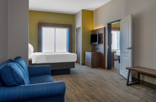 White Rock Hills Hotel | Holiday Inn Express & Suites Dallas East - Fair Park by IHG
