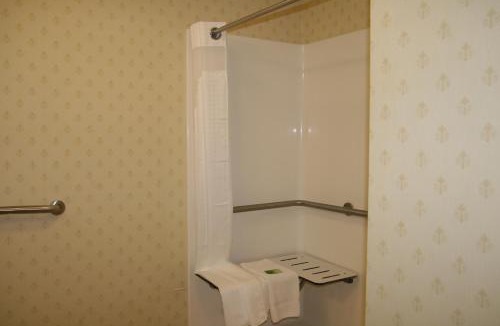 Grenada Hotel | Holiday Inn Express & Suites - Grenada by IHG