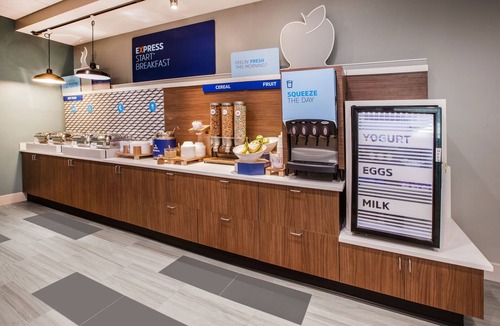 Alexandria Hotel | Holiday Inn Express & Suites Alexandria, an IHG Hotel