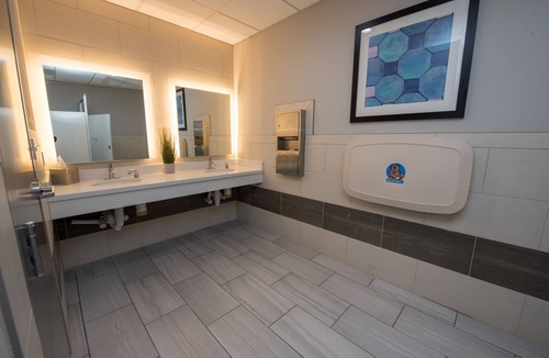 Lake Charles Hotel | Holiday Inn Express & Suites Lake Charles South Casino Area by IHG