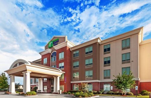 Springlake Hotel | Holiday Inn Express & Suites Shreveport South Park Plaza, an IHG Hotel