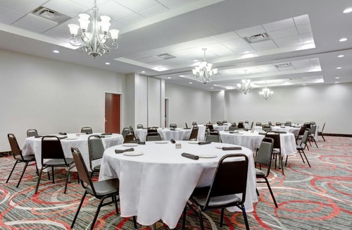 Lafayette Hotel | Holiday Inn & Suites Lafayette North by IHG