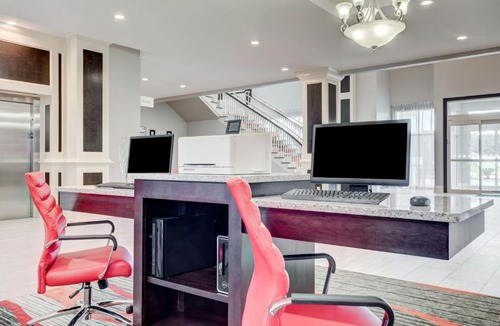 Lafayette Hotel | Holiday Inn & Suites Lafayette North by IHG
