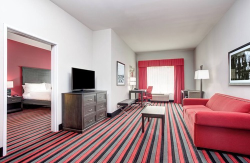 Lafayette Hotel | Holiday Inn & Suites Lafayette North by IHG