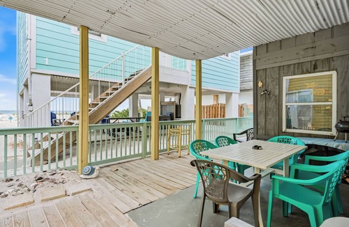 Belleair Beach Cottage | 🩴Holiday Villas #2- Gulf View, patio, 2bed/1.5bath