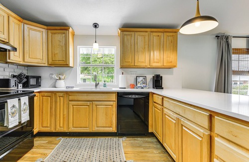 Bay St Louis Cottage | Home 2 Mi to Beach & Old Town Bay St Louis!