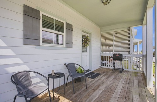 Lake Charles Condo | Home 4 U at Olive Bayou! Downtown Lake Charles