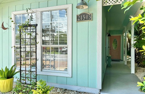 Riviera Beach House | 🏖️Home Away from Home! Attention to Detail -2 Short Blocks to Beach - King Beds.