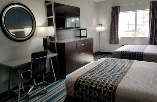 Oaks Historic District Hotel | HomeBridge Inn and Suites