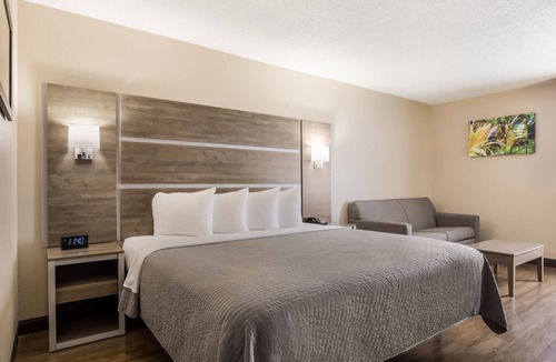 Thomasville Hotel | Hometown Inn