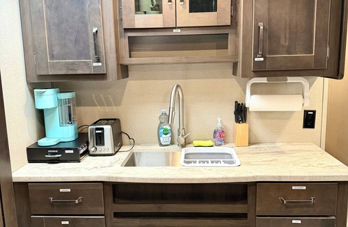 Homosassa RV Rental | Homosassa Springs- Waypoint Pool Family Friendly Wi-FI Near Springs