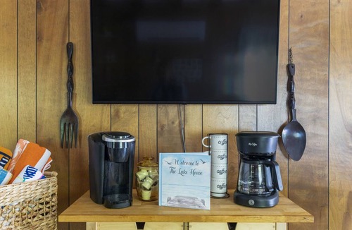 Pleasure Point House | Hooked on a Feeling- 2Br Lake Cabin, 2BR Lake Cabin