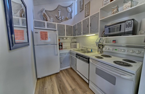 Summer Breeze Villa | Horizon South 9C 2 .Secluded condo 2 blocks from Gulf of Mexico.