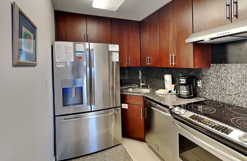 Summer Breeze Condo | Horizon South #34B | Access to Pools + Hot Tub & Fitness Center