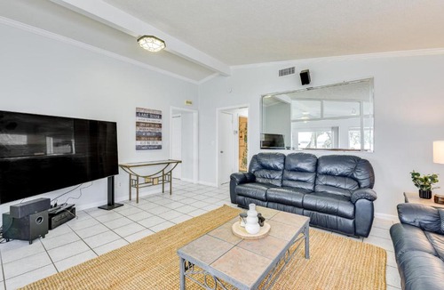 Panama City House | Hot Tub and Boat Dock Getaway on Deerpoint Lake!