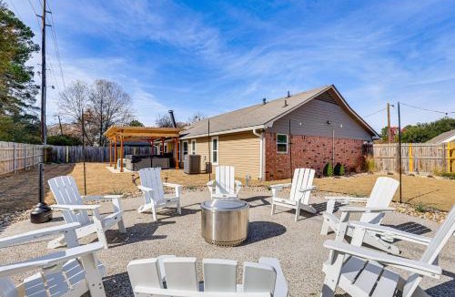 Wake Village House | Hot Tub & Fire Pit: Home Near Downtown Texarkana