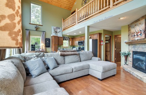Blue Eye Cottage | Hot Tub & Fire Pit! Lake-view Home in Blue Eye