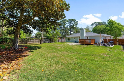 Niceville House | Hot Tub Fire Pit Nespresso Vinyl Peaceful & Cozy Niceville Retreat