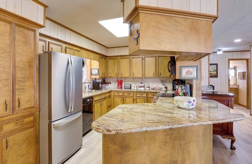 Hemphill House | Hot Tub, Lake Access! Angler’s Escape in Hemphill