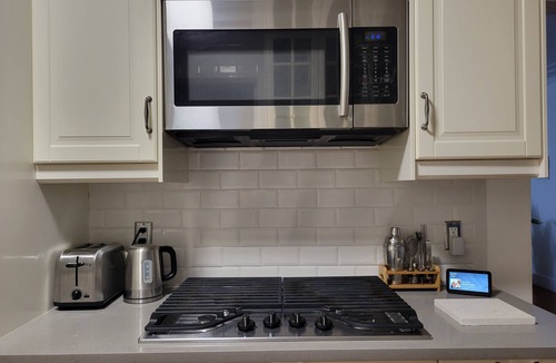 Seybold House | Hot tub Paradise: outdoor kitchen & personalized attention. Pet-friendly+parking
