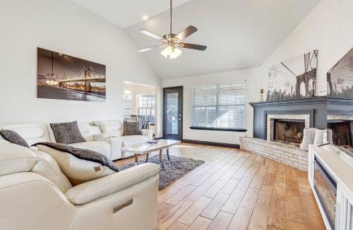 Ocean Springs House | Hot Tub & Patio! Family Getaway in Ocean Springs
