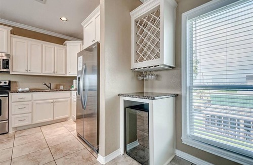 Crystal Beach Cottage | Hot Tub | Pets | Game Room | July & Aug Specials!