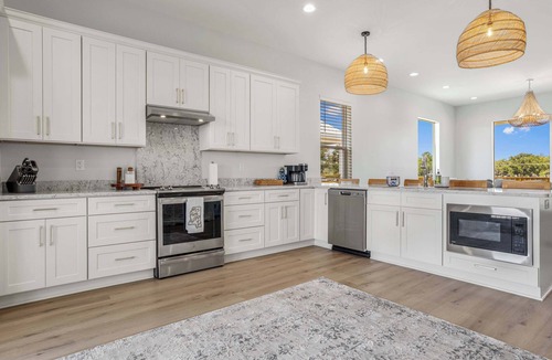 Mississippi City House | Hot Tub! Walk to Beach! Close to Everything!