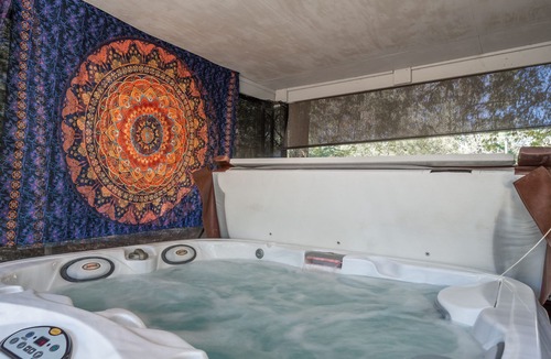 Hot Springs Cottage | Hot Tub Wonderful, Entire Cottage, Gated Privacy, Lakeview, Location!