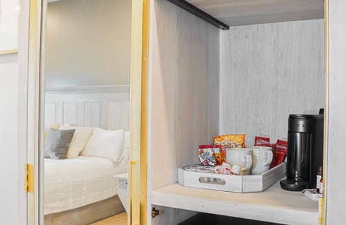 Long Beach Hotel | Hotel Whiskey in Long Beach
