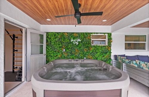 Port Charlotte - Charlotte Harbor House | HotTub, Pool, Sauna, Roof Top Deck, Mini Golf, Bowling, Game room, Exercise room