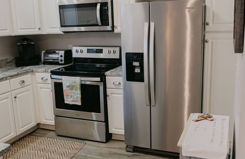 Oxford House | Hotty Toddy House! Perfect Convenience! 1.5 mile to Campus and Square! Sleeps 6.